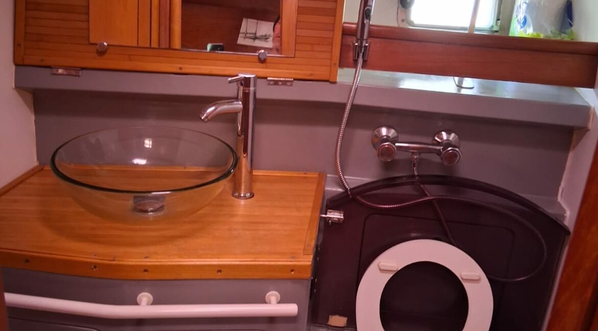 jeanneau voyage A VENDRE salle de bain