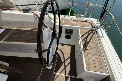 Hanse-385-voilier-bateaux-services-10