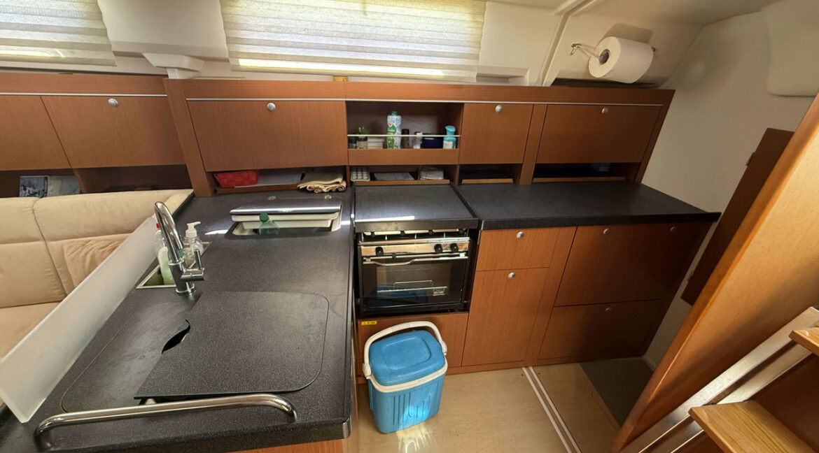 Hanse-385-voilier-bateaux-services-18