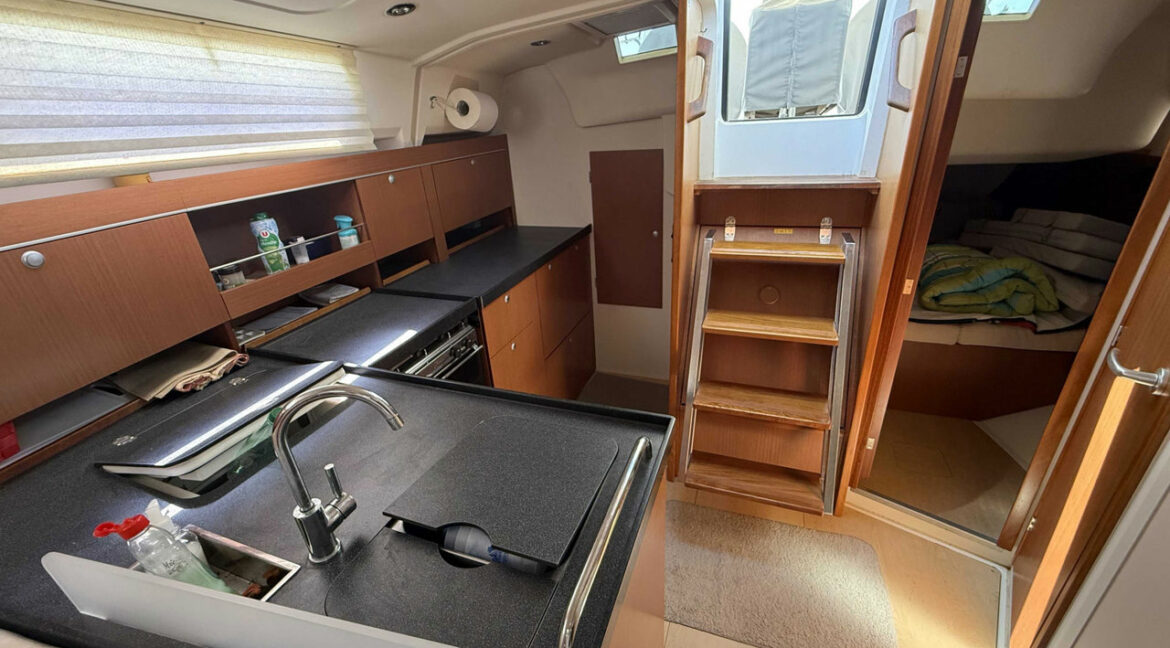 Hanse-385-voilier-bateaux-services-19